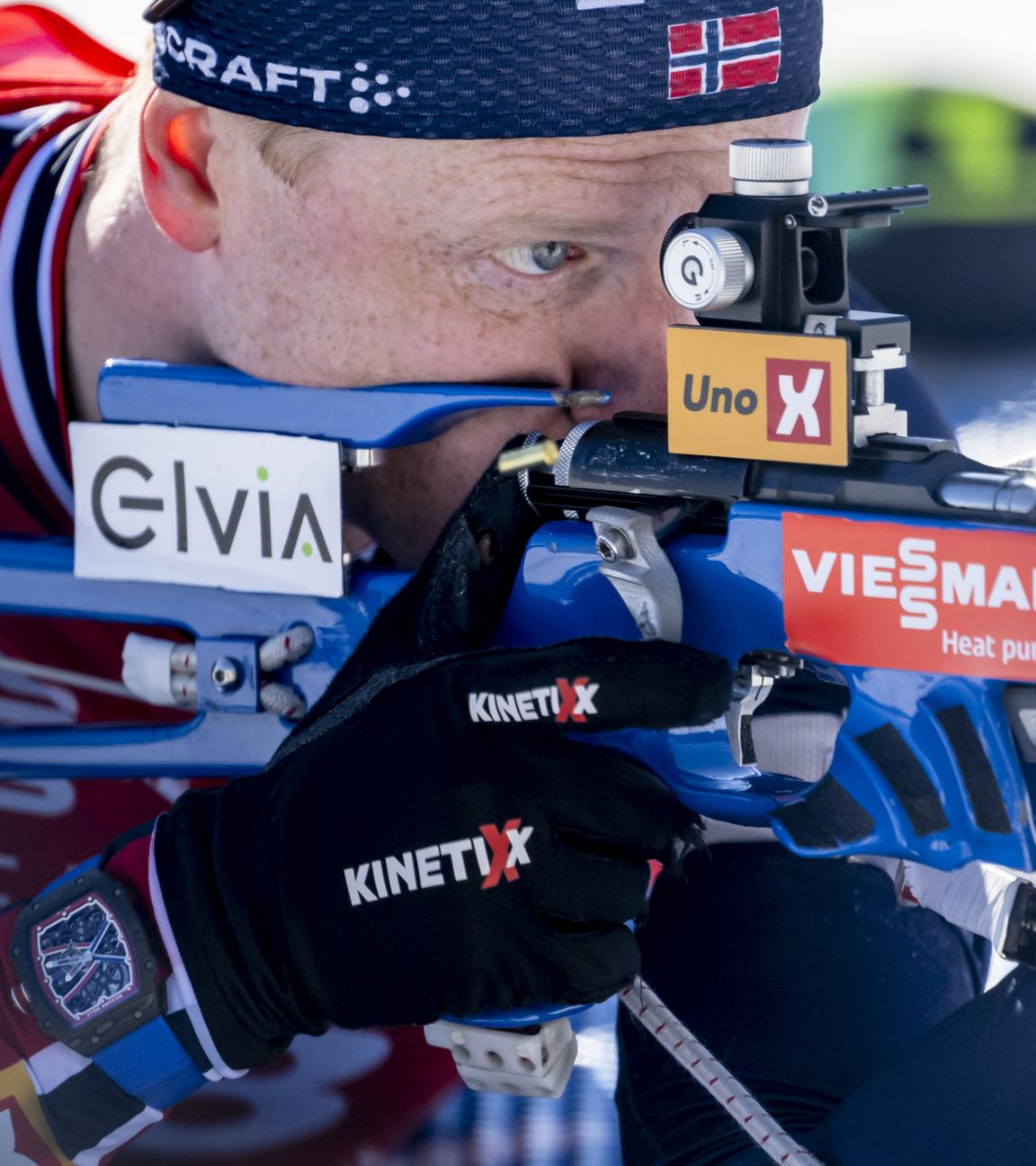 Norwegens Johannes Thingnes Bö beim Schießen am 15.02.2025 in Lenzerheide.