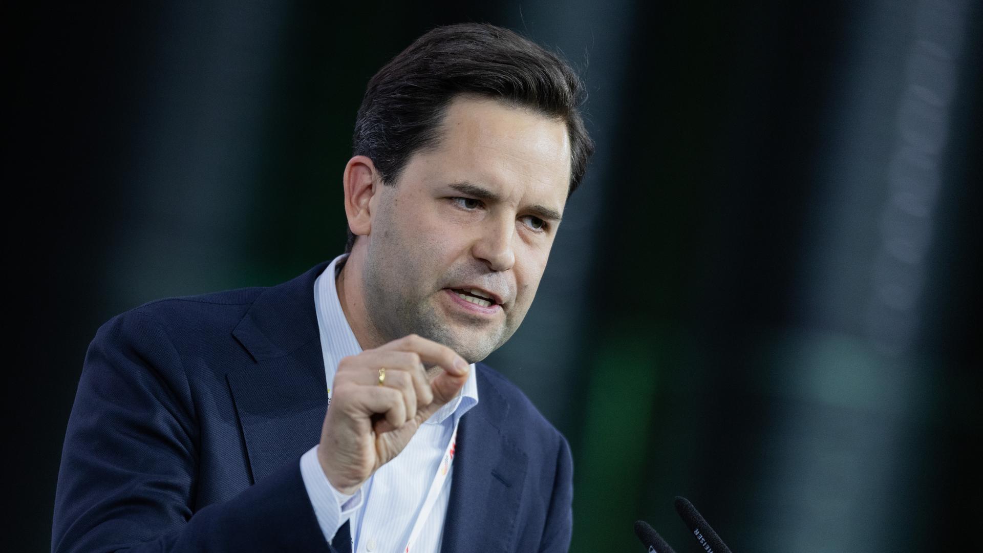 Johannes Winkel, Bundesvorsitzender der Jungen Union, spricht beim 17. Bundesmittelstandstag der Mittelstands- und Wirtschaftsunion (MIT) in der Motorworld am 26.09.2025 in Köln.