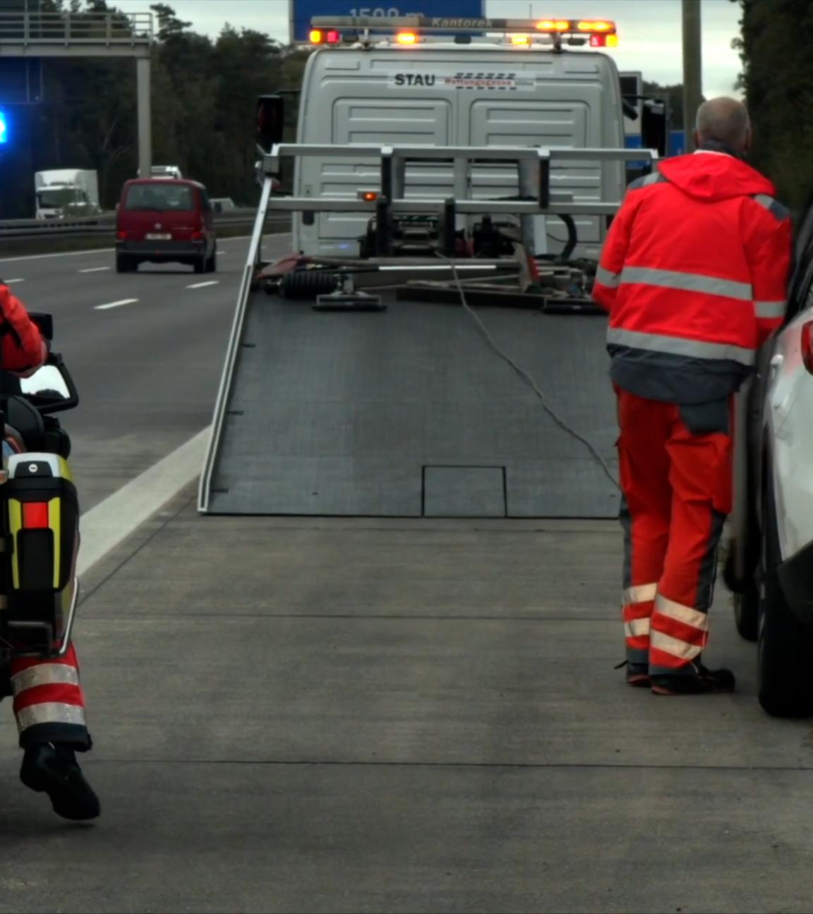 Motorradstaffel der Johanniter als Stauhelfer im Einsatz