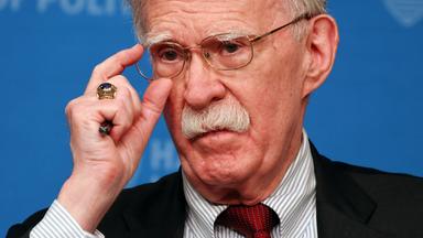 John Bolton spricht im John F. Kennedy Jr. Forum der Harvard Kennedy School in Cambridge, Massachusetts