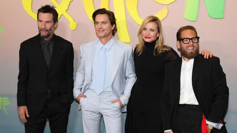 Keanu Reeves, Matt Bomer, Cameron Diaz und Jonah Hill sind während einer Filmpremiere zu sehen.