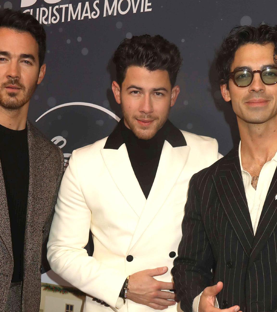 Mit dem Weihnachtsfilms "A very Jonas Christmas movie" haben sich die Jonas Brothers einen Traum erfüllt. Gleichzeitig wollen sie damit ihre 20-jährige Bandgeschichte feiern. (12.11.2025)