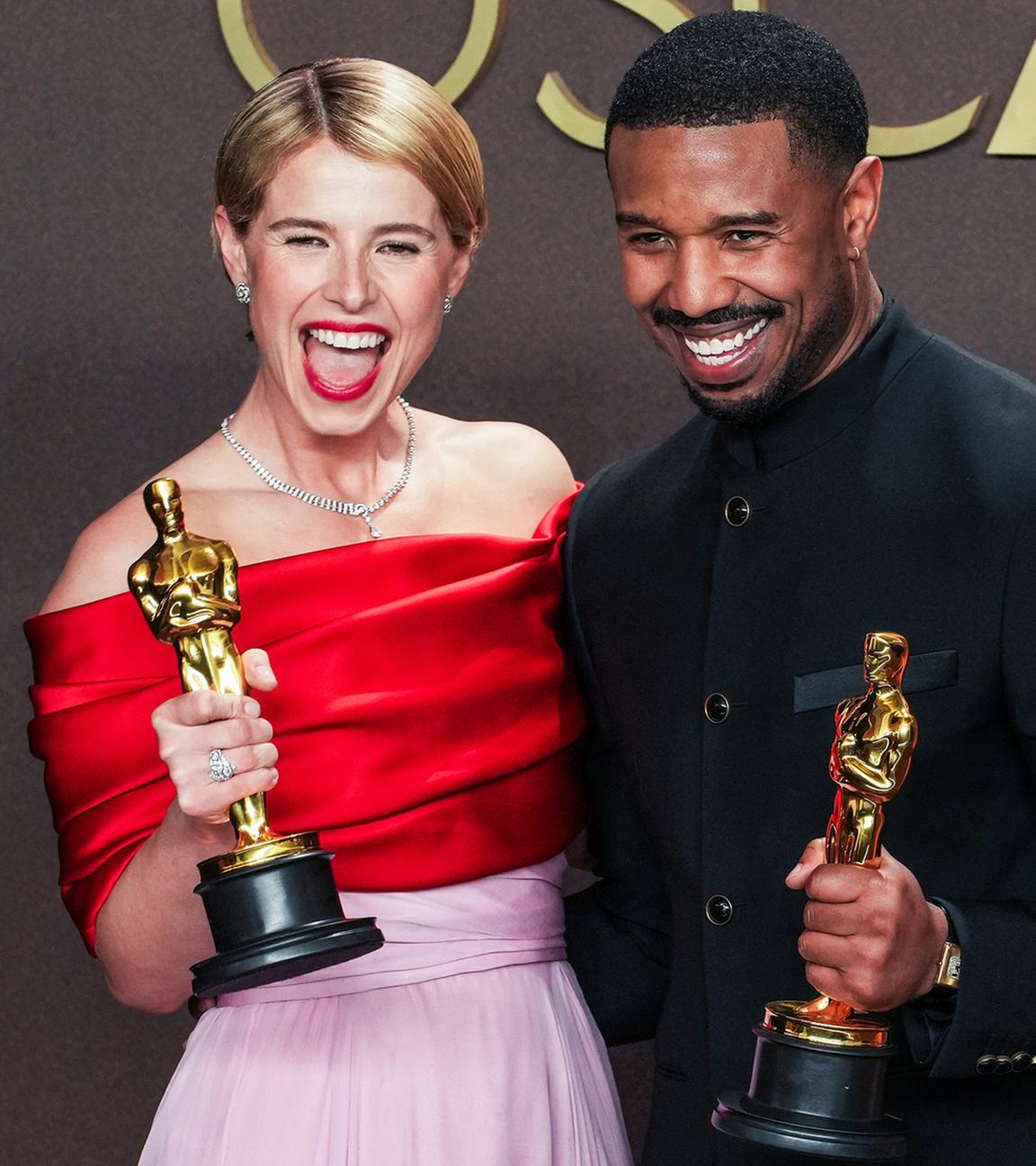 Freude bei Michael B. Joradn und Jessie Buckley - beide gewannen in der Kategorie "beste Hauptdarsteller". 