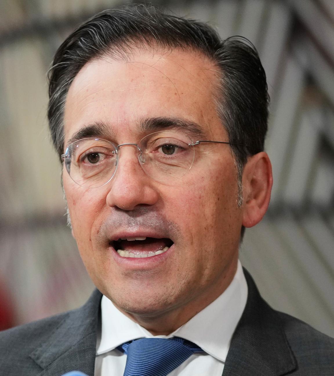 Spaniens Außenminister Jose Manuel Albares Bueno spricht, als er zu einem Treffen der EU-Außenminister im Gebäude des Europäischen Rates in Brüssel eintrifft. (Archiv)