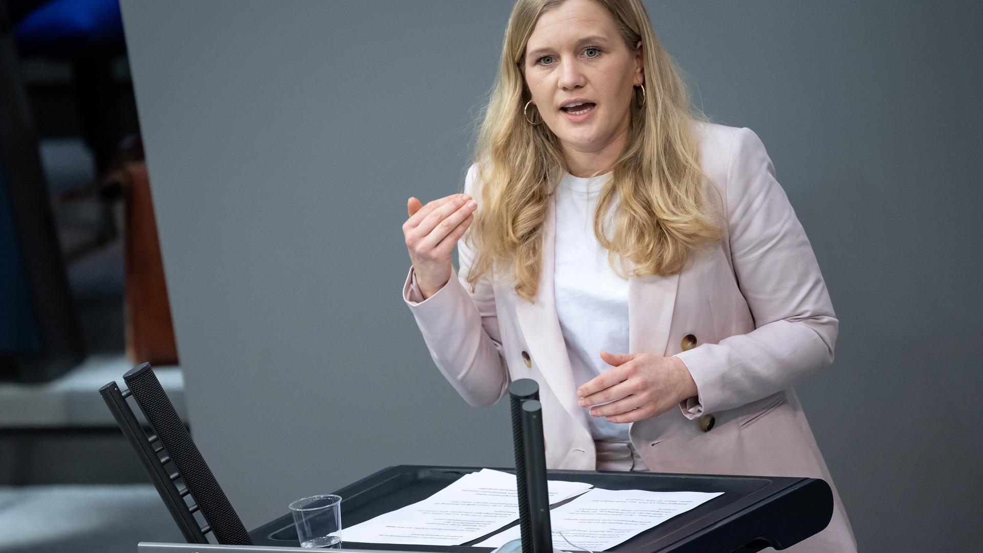 Berlin: Josephine Ortleb (SPD) spricht bei der Plenarsitzung im Deutschen Bundestag. Archivbild