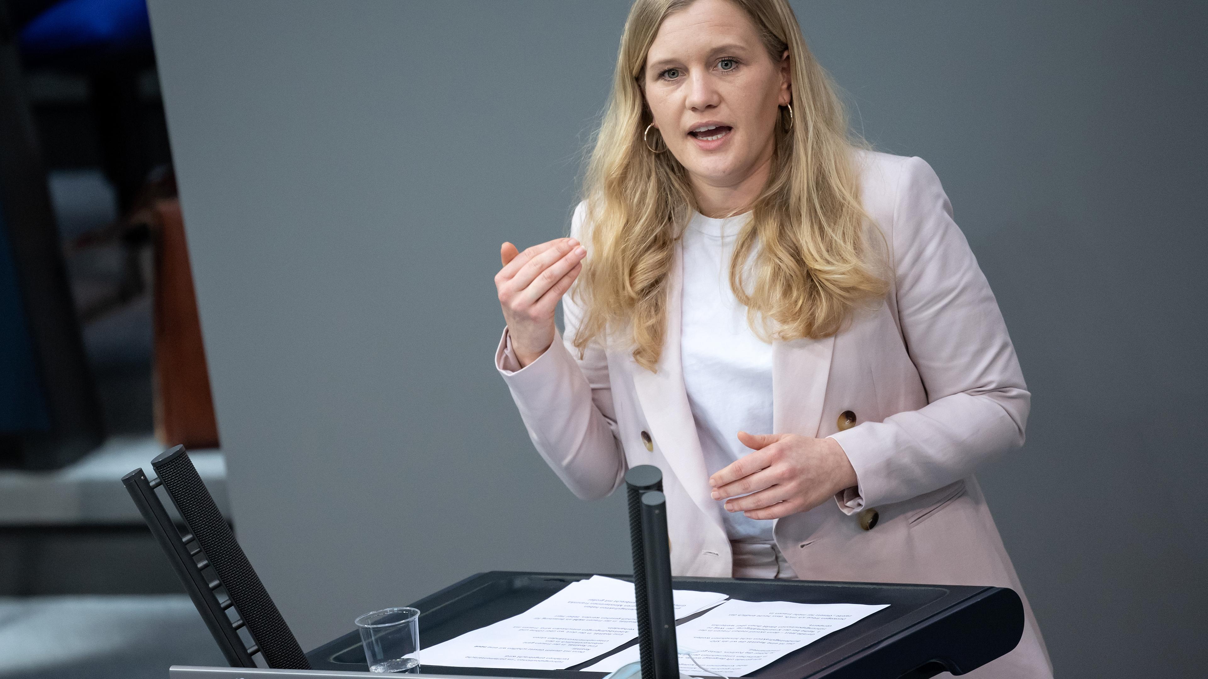 Berlin: Josephine Ortleb (SPD) spricht bei der Plenarsitzung im Deutschen Bundestag. Archivbild