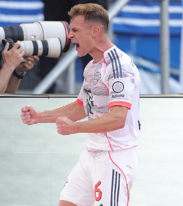 Joshua Kimmich jubelt nach dem Tor zum 4:1 beim Spiel gegen die TSG Hoofenheim