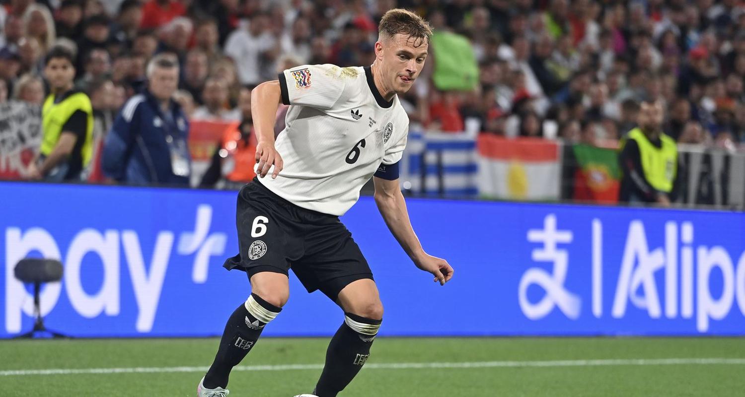 DFB-Kapitän Joshua Kimmich wird zu seinem 100. Länderspiel von seinem Sohn überrascht