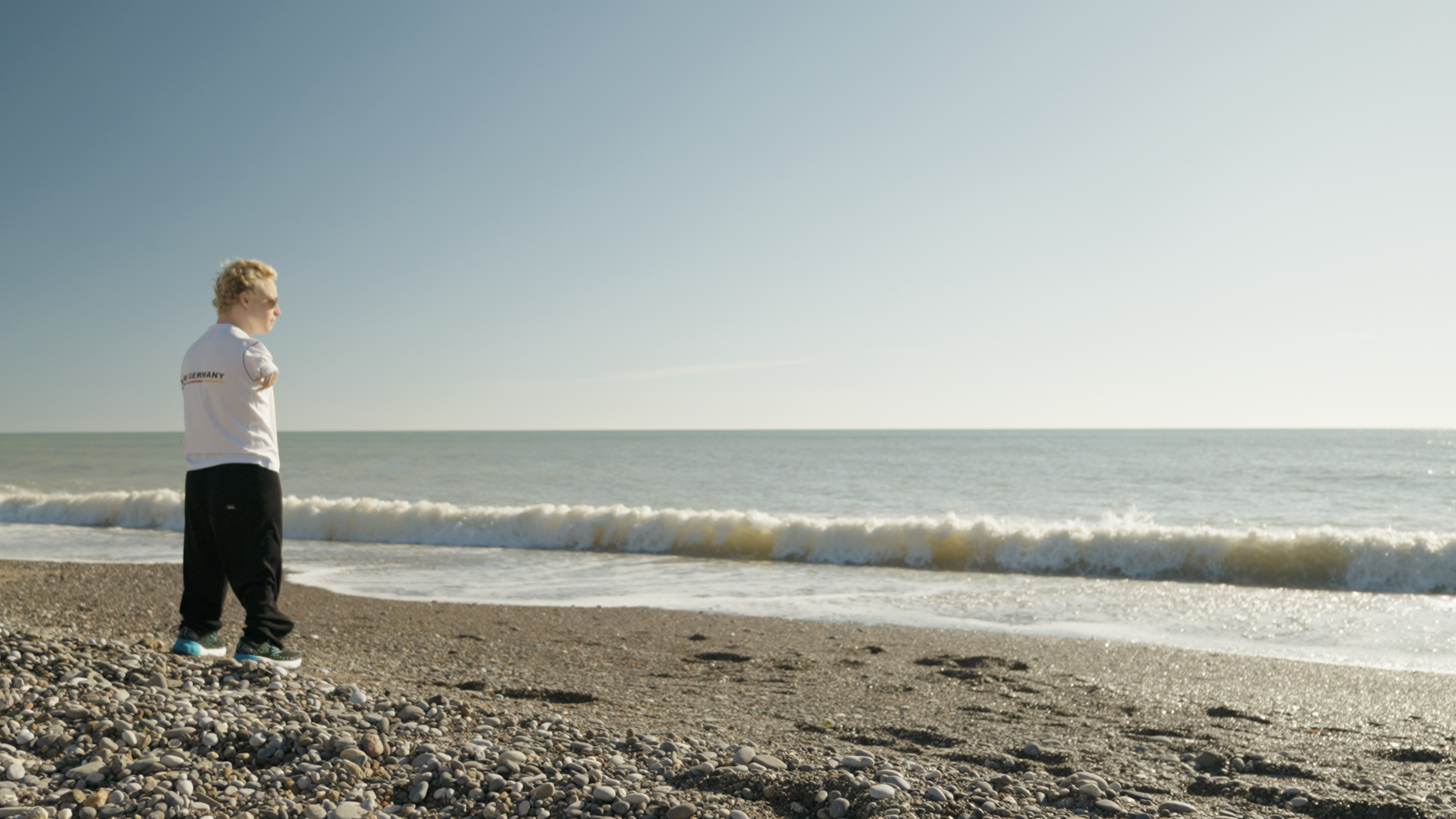Josia Topf am Strand