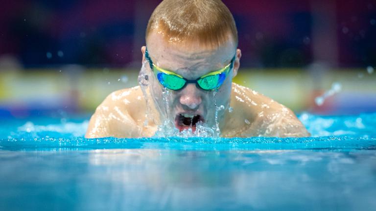 Para-Schwimmer Josia Topf schwimmt bei der WM in Singapur