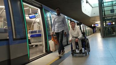 Joy und Marko haben eine neue Rampe für die U-Bahn entwickelt - für mehr Barrierfreiheit im ÖPNV. 