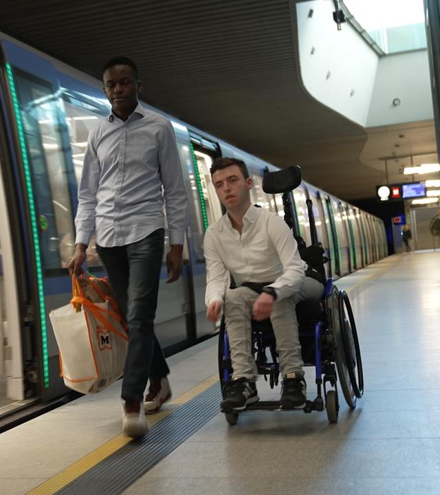 Joy und Marko haben eine neue Rampe für die U-Bahn entwickelt - für mehr Barrierfreiheit im ÖPNV. 