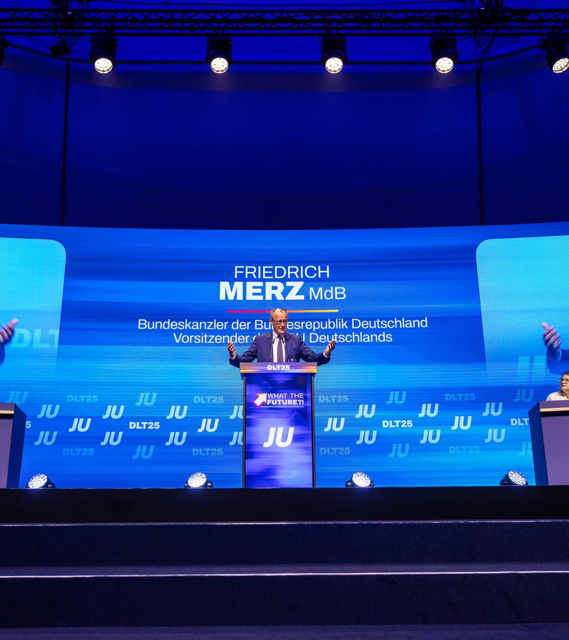 Bundeskanzler Friedrich Merz (CDU) spricht beim Deutschlandtag der Jungen Union (JU).