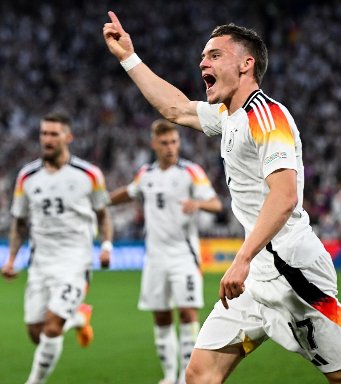 Deutschlands Florian Wirtz jubelt nach seinem Tor zum 1:0. 