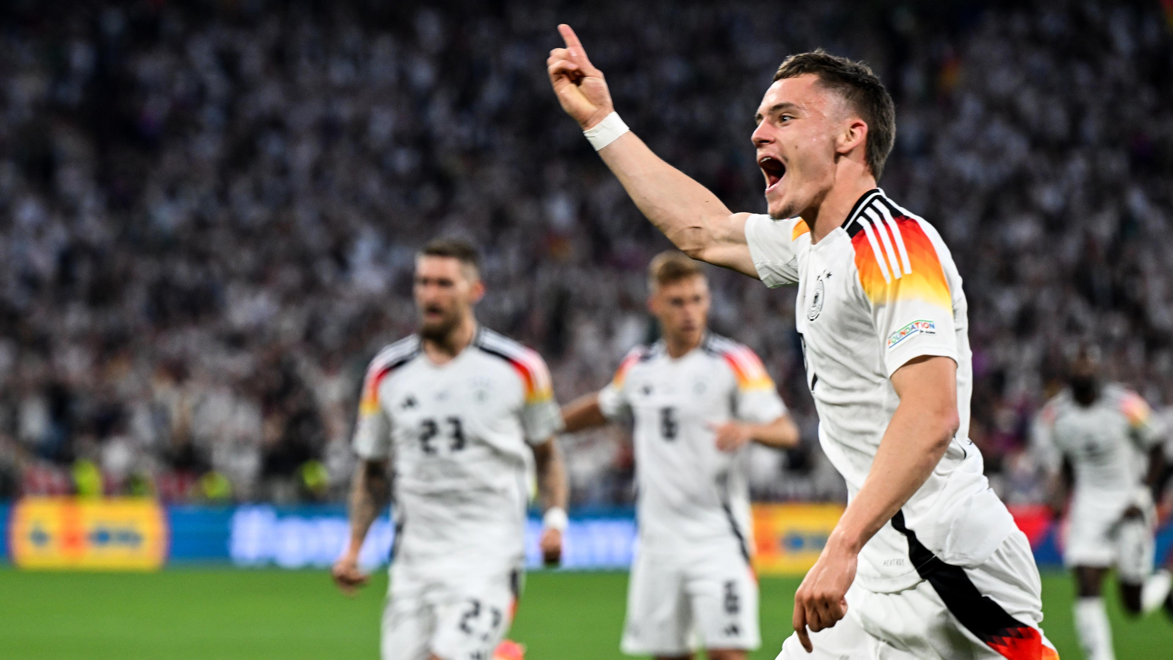 Deutschlands Florian Wirtz jubelt nach seinem Tor zum 1:0. 