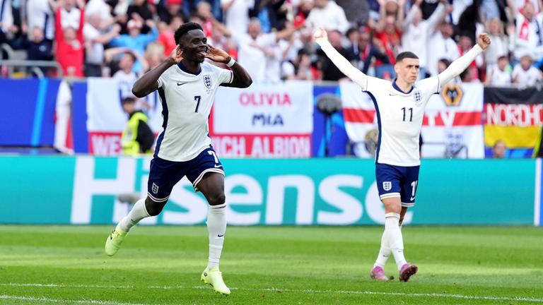 Bukayo Saka feiert seinen Treffer zum 1:1.