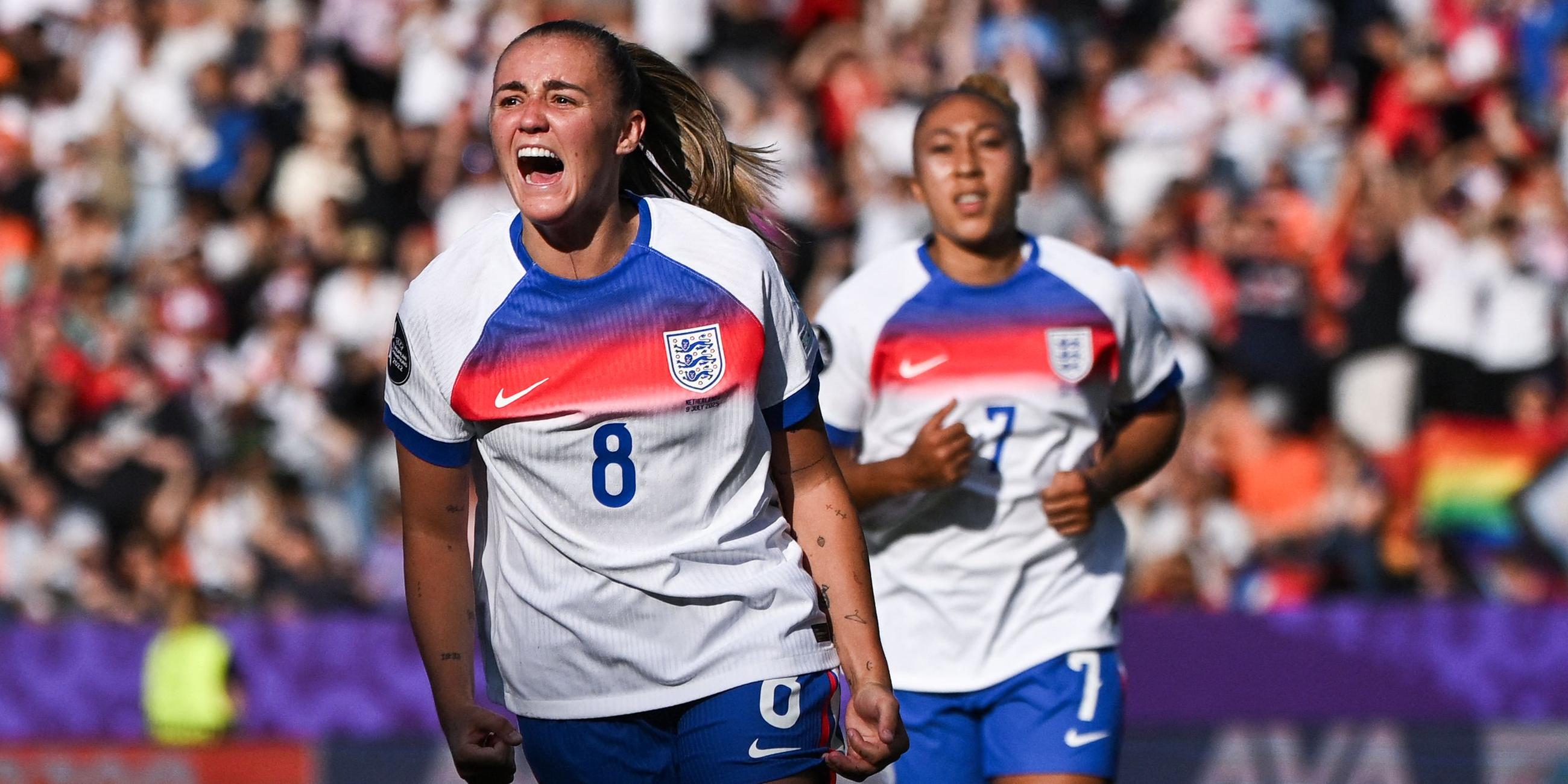 Georgia Stanway jubelt über ihren Treffer zum 2:0.