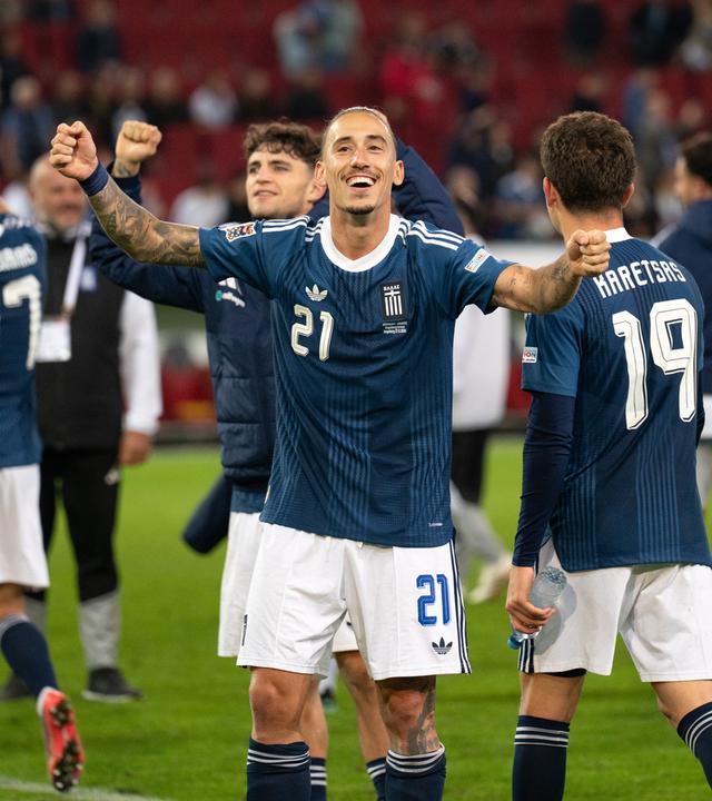 Kostas Tsimikas feiert das 1:0 der Griechen gegen Deutschland