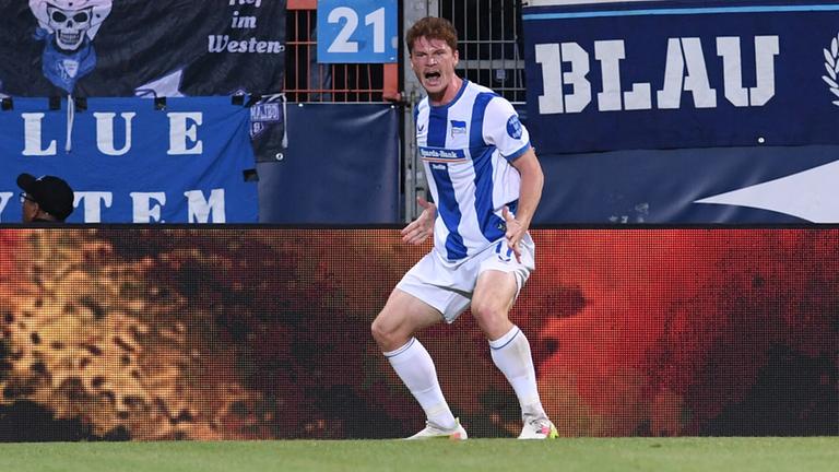 Sebastian Grönning bejubelt seinen Treffer zum 1:0