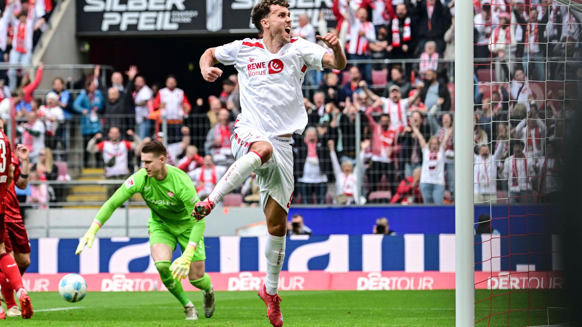 Der Kölner Luca Waldschmidt feiert seinen Treffer zum 2:0 während des 2.Bundesliga-Spiels 1.FC Köln gegen 1.FC Kaiserslautern.