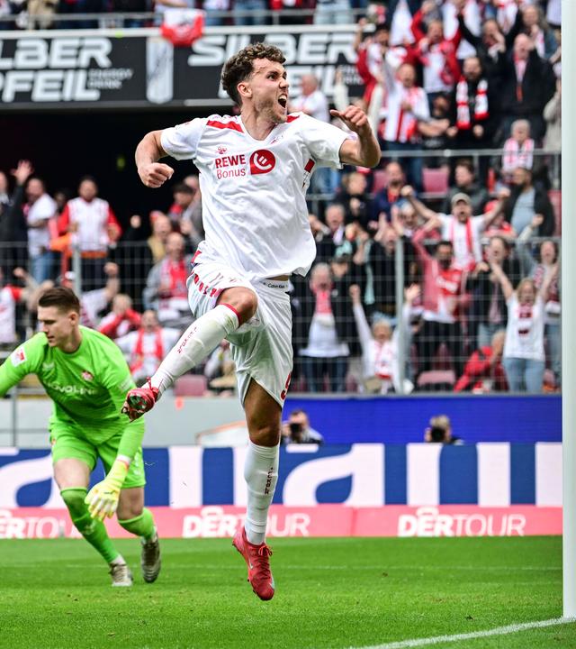 Der Kölner Luca Waldschmidt feiert seinen Treffer zum 2:0 während des 2.Bundesliga-Spiels 1.FC Köln gegen 1.FC Kaiserslautern.