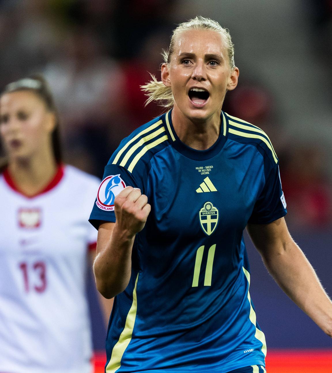 Stina Blackstenius von Schweden feiert nach dem 0:1 während des UEFA Women's Euro 2025 Gruppenphase Fußballspiels zwischen Polen und Schweden am 8. Juli 2025 in Luzern.