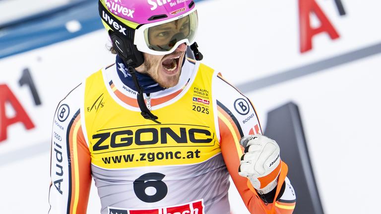 Linus Straßer aus Deutschland reagiert im Zielbereich.