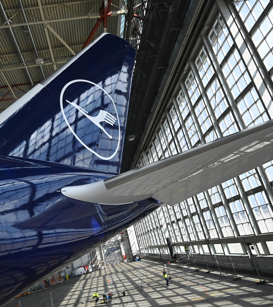 München: EIn Lufthansa-Flugzeug in der Jubiläumslackierung zum 100-jährigen Bestehen der Lufthansa. 