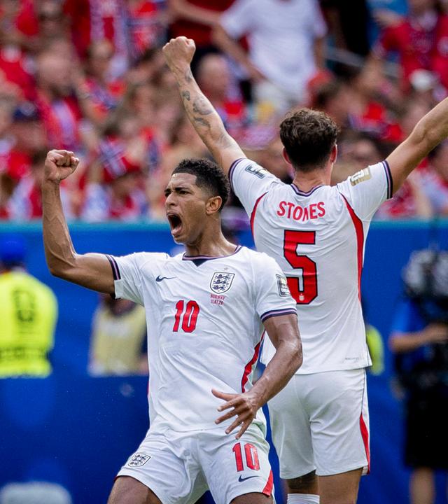 Der englische Nationalspieler Jude Bellingham jubelt nach dem Sieg in der WM-Viertelfinalpartie gegen Norwegen
