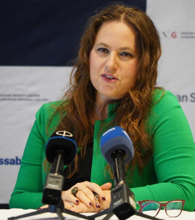 Ungarn, Budapest: Judit Polgar, Schachspielerin aus Ungarn, spricht auf der Pressekonferenz des Weltschachfestivals 2023.