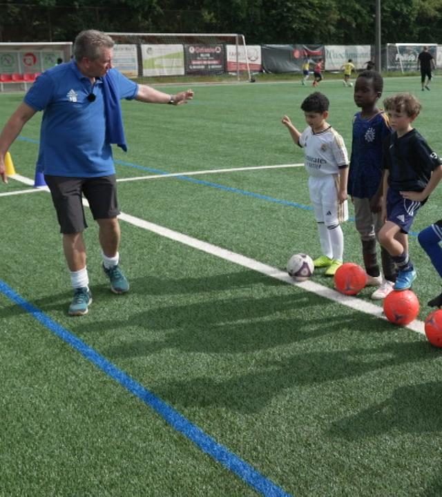 Jürgen Bolz bei Training in der Jugendabteilung der DJK 08 Rastpfuhl