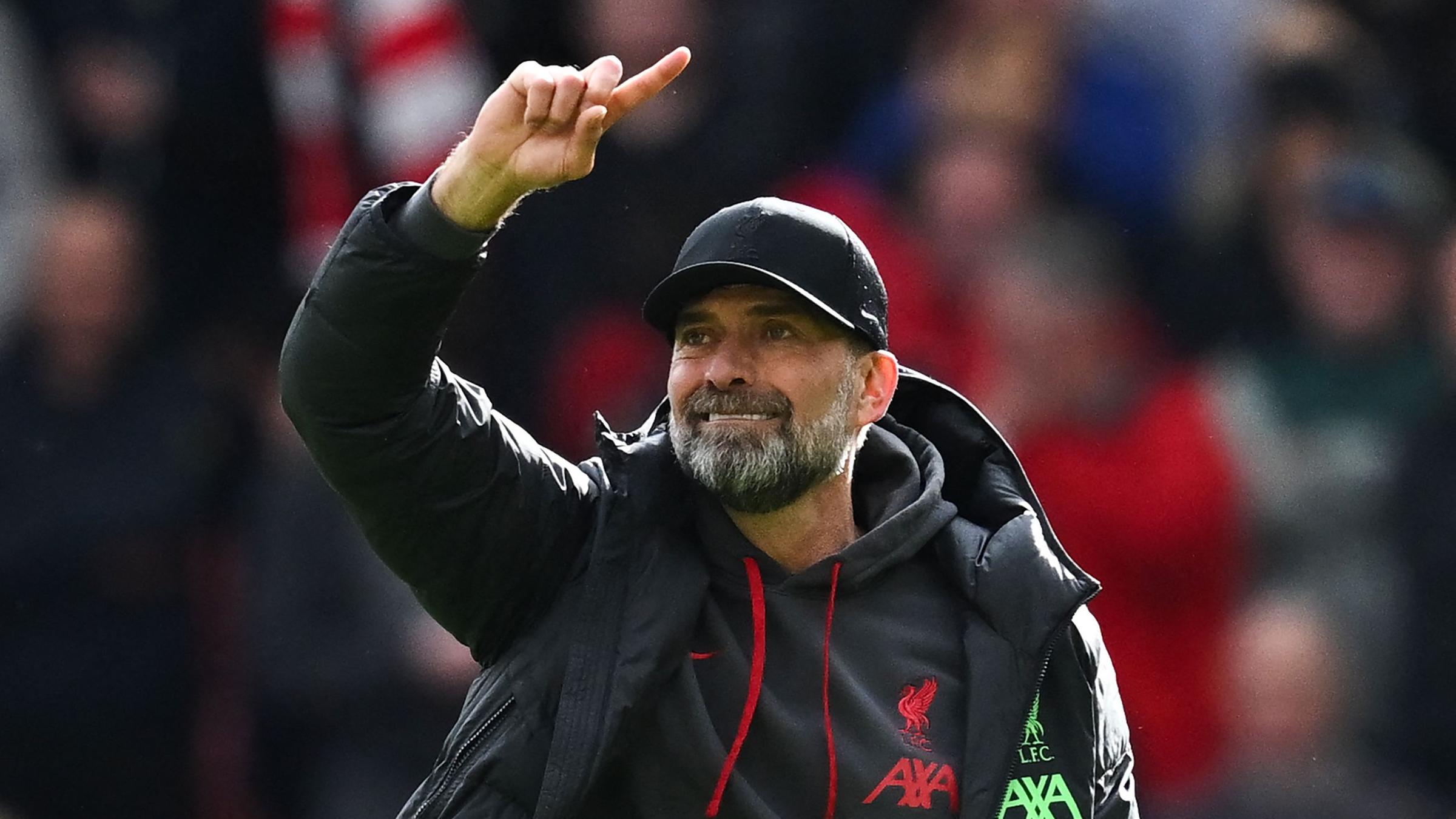 Liverpools Trainer Jürgen Klopp jubelt nach dem Sieg gegen Brighton am 31.03.2024.