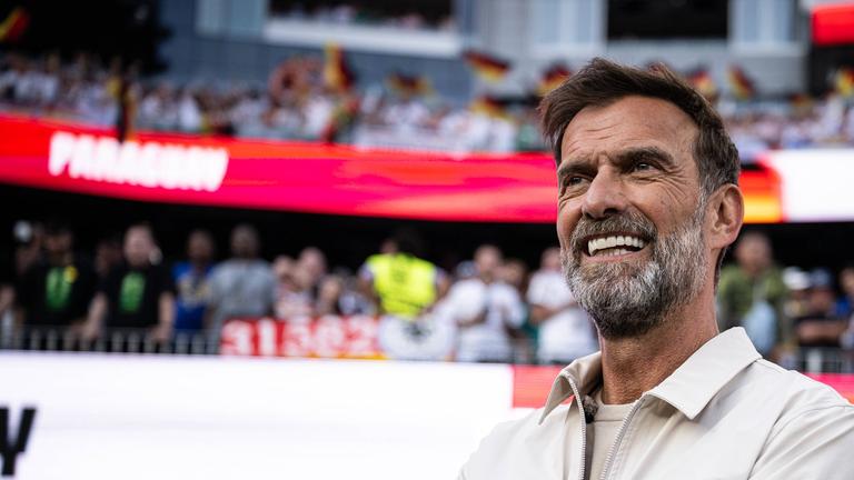 Jürgen Klopp beobachtet das Elfmeterschießen am 29.06.2026 .