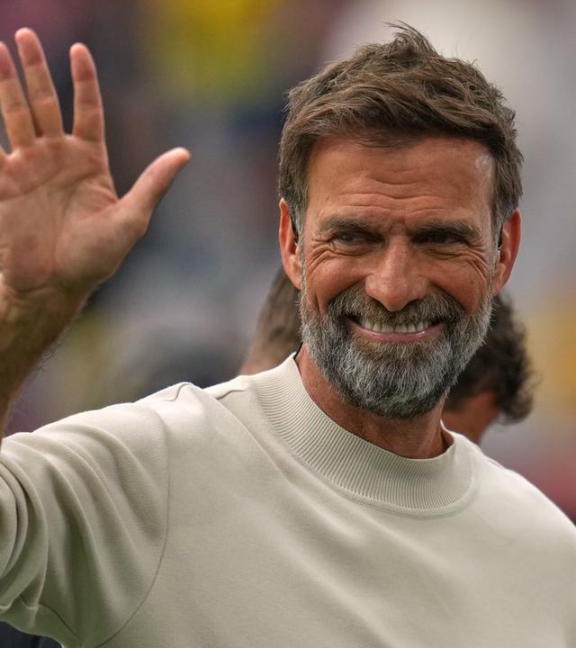 Jürgen Klopp winkt