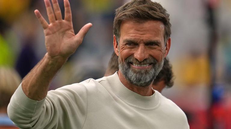 Jürgen Klopp winkt