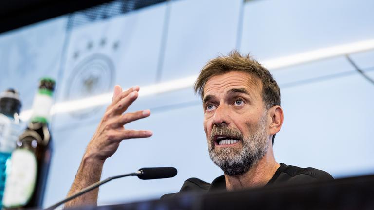 Jürgen Klopp bei der Pressekonferenz als neuer Bundestrainer.
