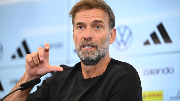 Jürgen Klopp bei der Pressekonferenz als neuer Bundestrainer.