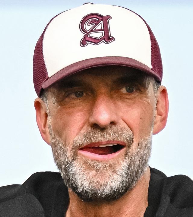 Fußball: FC Augsburg - FC Schalke 04 in der WWK-Arena. Bundestrainer Jürgen Klopp unter den Zuschauern