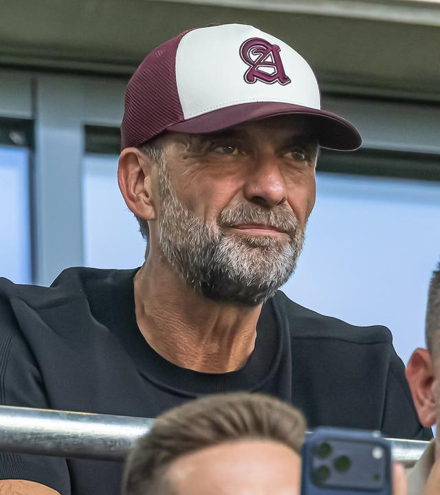 Fußball: FC Augsburg - FC Schalke 04 in der WWK-Arena. Bundestrainer Jürgen Klopp unter den Zuschauern