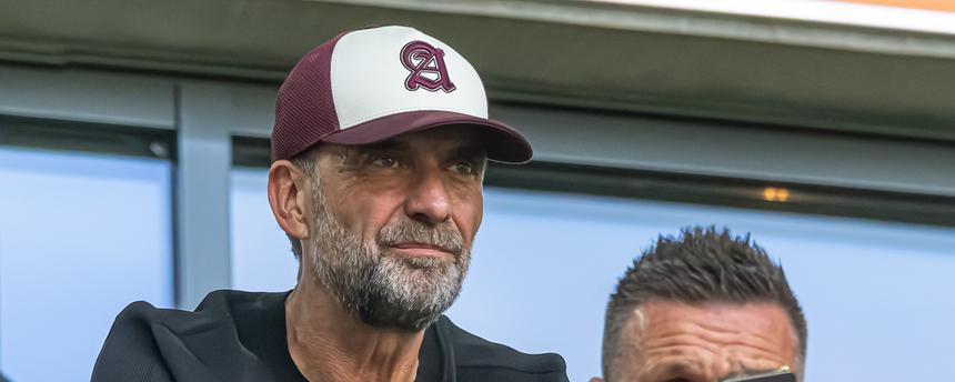 Fußball: FC Augsburg - FC Schalke 04 in der WWK-Arena. Bundestrainer Jürgen Klopp unter den Zuschauern