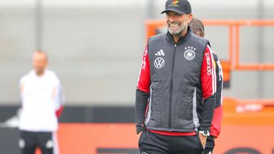 Bundestrainer Jürgen Klopp beim Abschlusstraining  der Deutschen Nationalmannschaft in vor dem Nations-League-Spiel gegen Griechenland.