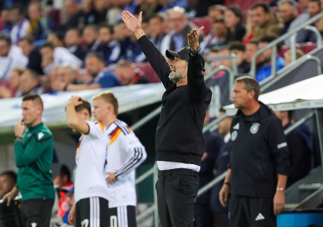 Bundestrainer Jürgen Klopp (Deutschland) reagiert.