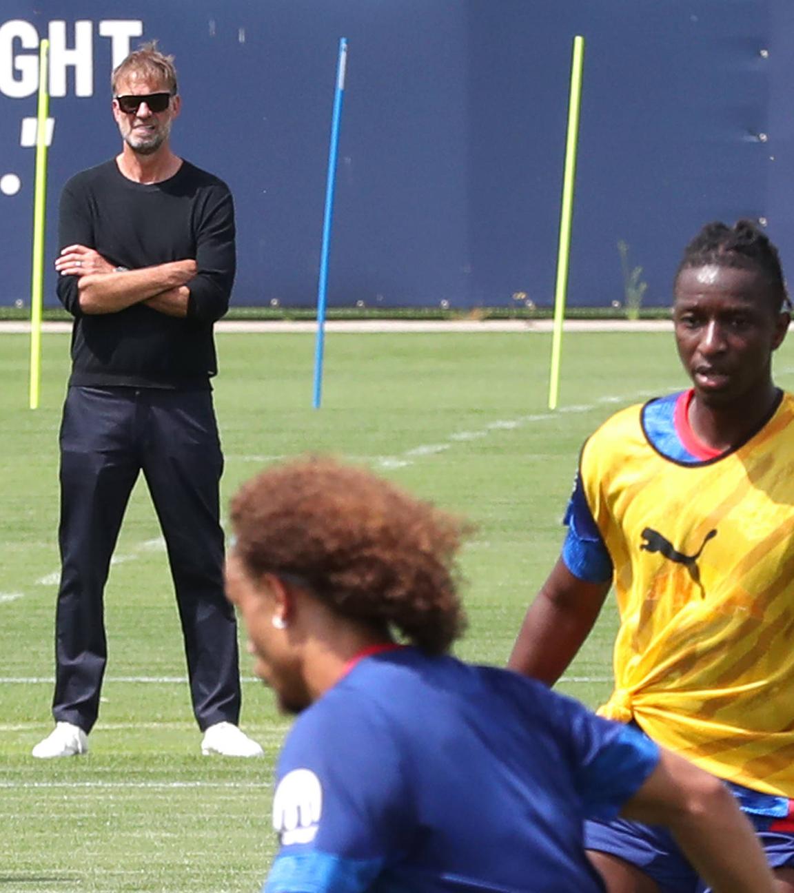 Jürgen Klopp (Global Head of Soccer, Red Bull) verfolgt das öffentliche Auftakttraining von RB Leipzig