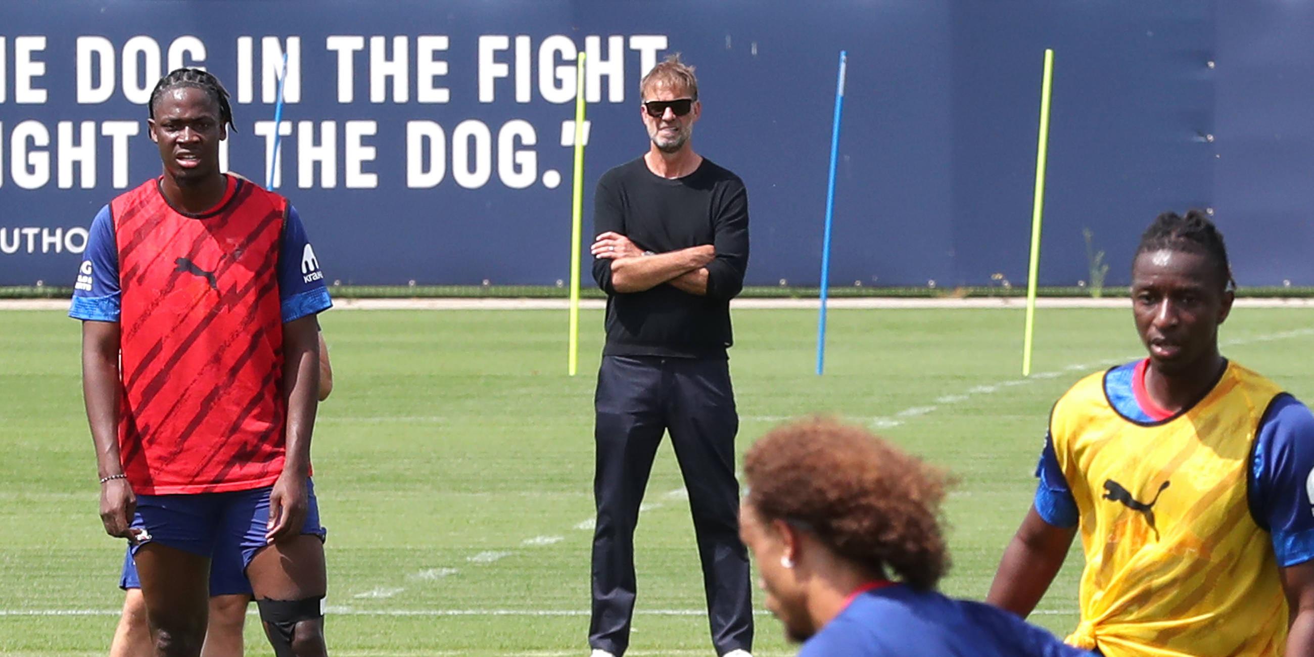 Jürgen Klopp (Global Head of Soccer, Red Bull) verfolgt das öffentliche Auftakttraining von RB Leipzig