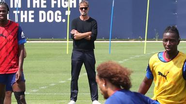 Jürgen Klopp (Global Head of Soccer, Red Bull) verfolgt das öffentliche Auftakttraining von RB Leipzig