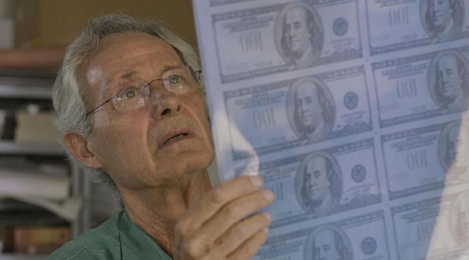 Jürgen Kuhl mit gefälschten Dollarnoten