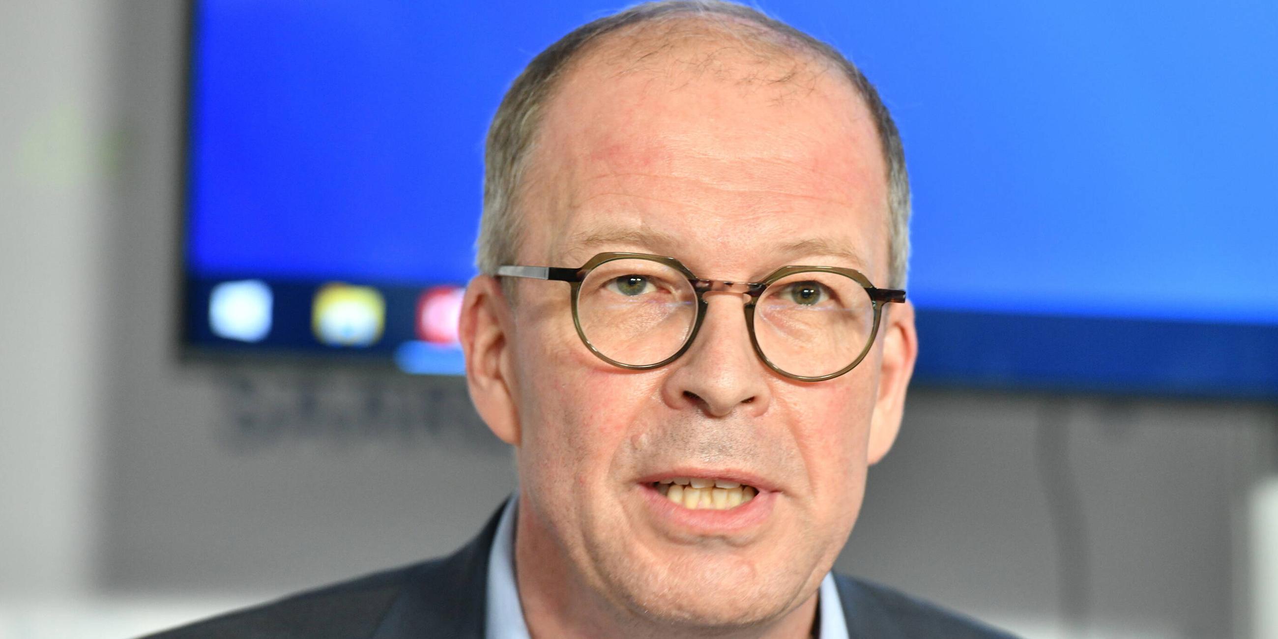  Dr. Jürgen Rissland, Virologe der Uniklinik Homburg.