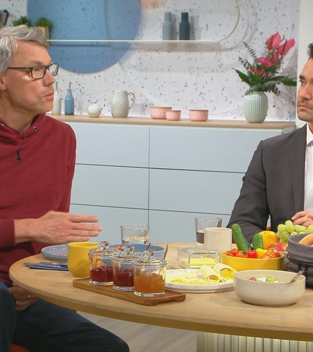 Comedian Christoph Sieber und Protestforscher Florian Staudt bei "Volle Kanne"