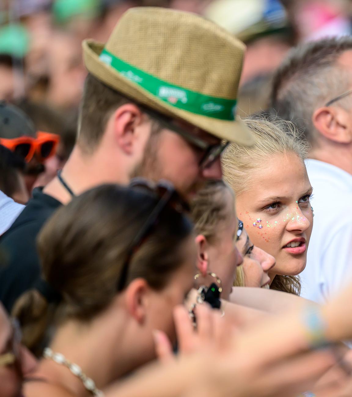 Archiv: Fans am Samstag den 26. 7. 2025 beim Juicy Festival in Dortmund.