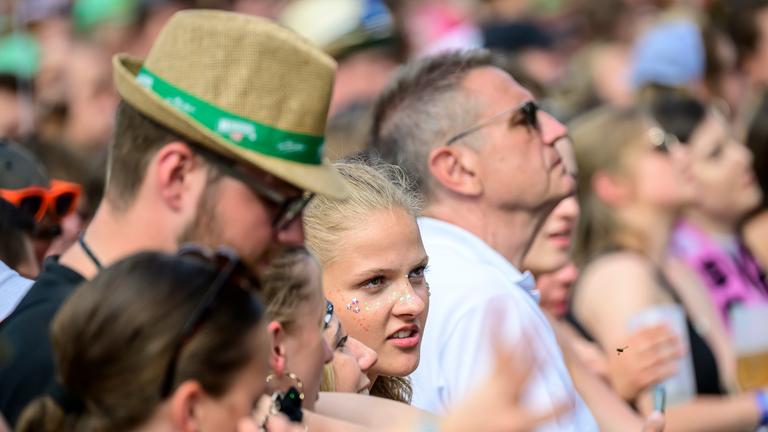 Archiv: Fans am Samstag den 26. 7. 2025 beim Juicy Festival in Dortmund.